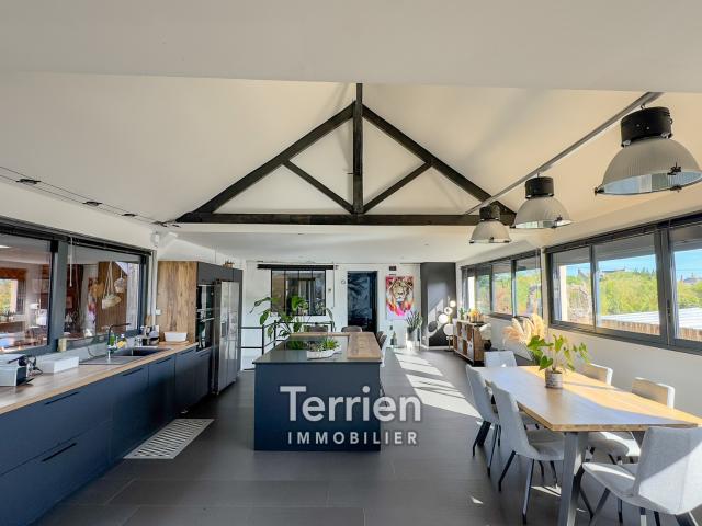 Maison contemporaine avec terrasse