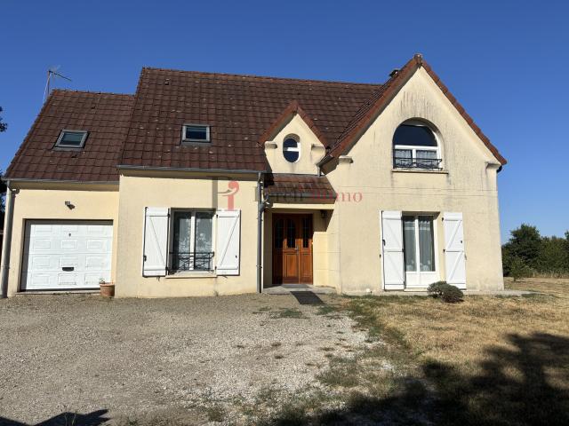 Maison contemporaine avec vie de plain pied, sur 1 hectare de terrain Secteur Bellême
