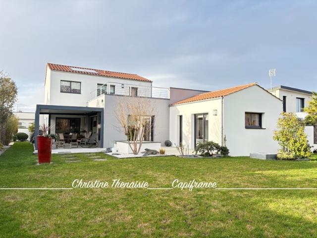 Maison contemporaine Beaux volumes 5 chambres Pergola Garage SAINT GILLES CROIX DE VIE 85