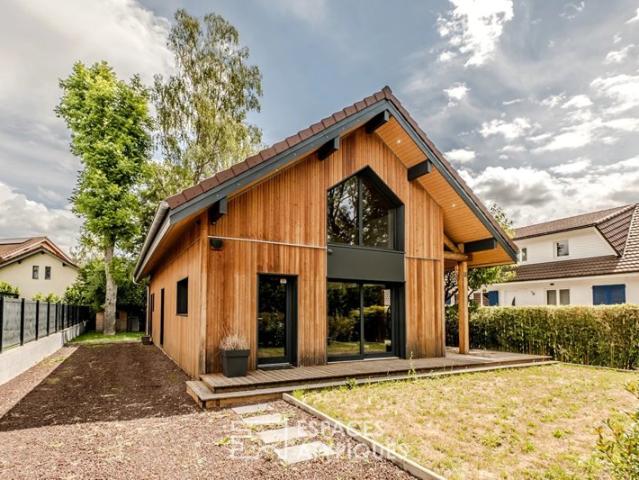Maison contemporaine bois et lumière aux portes de Genève