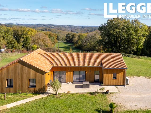 Maison contemporaine, confort et vues sur les hauteurs