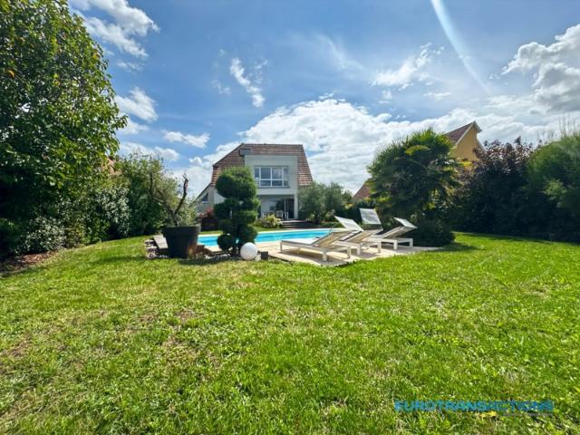 Maison contemporaine d’architecte de 155 m² sur 10.18 ares – Prestations haut de gamme – Vue imprenable – Piscine & Pool House à Eschbach