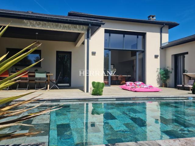 MAISON CONTEMPORAINE D 'EXCEPTION
