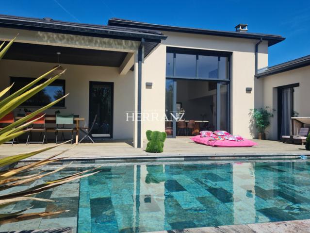 MAISON CONTEMPORAINE D 'EXCEPTION