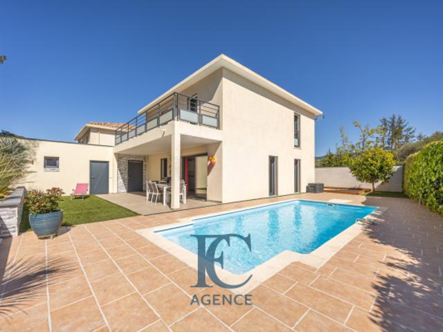 Maison contemporaine de 100 m2 à proximité immédiate des com