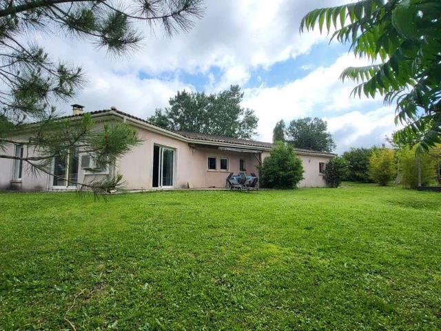 maison contemporaine de 152 m² sur terrain clos de 3500 m² et d