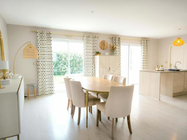Maison contemporaine de 180 m² avec 4 chambres 53230 Cossé Le Vivien