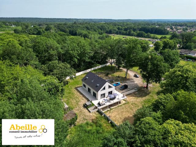 MAISON CONTEMPORAINE DE 185 M2 HAB. SURFACE UTILE DE 387 M2 TERRAIN DE 10 182 M2