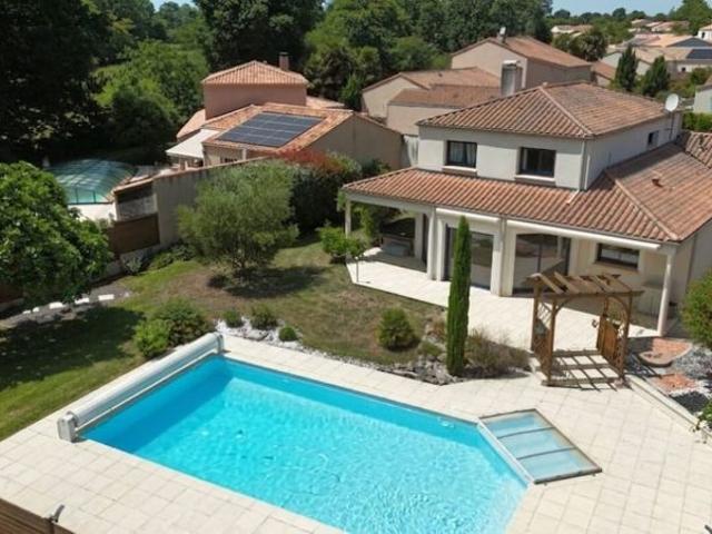 Maison contemporaine de 188 m², 5 chambres avec piscine