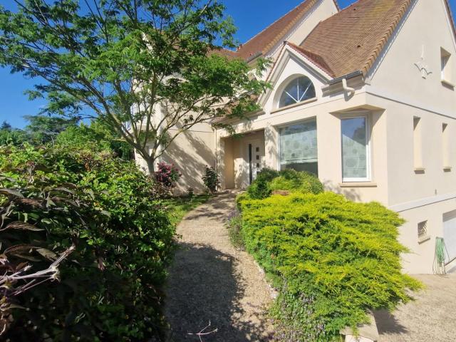 MAISON Contemporaine de 196 m²