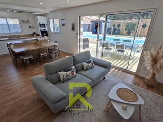 Maison contemporaine de 2024 101 m2 4 chambres Piscine