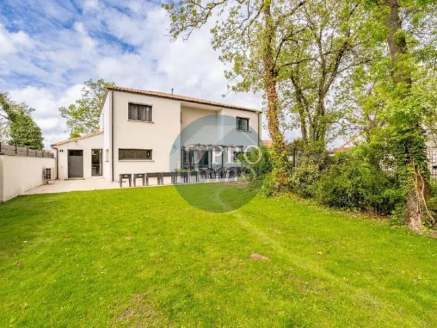 Maison contemporaine de 2021 172 m² DPE A grands volumes 4 chambres