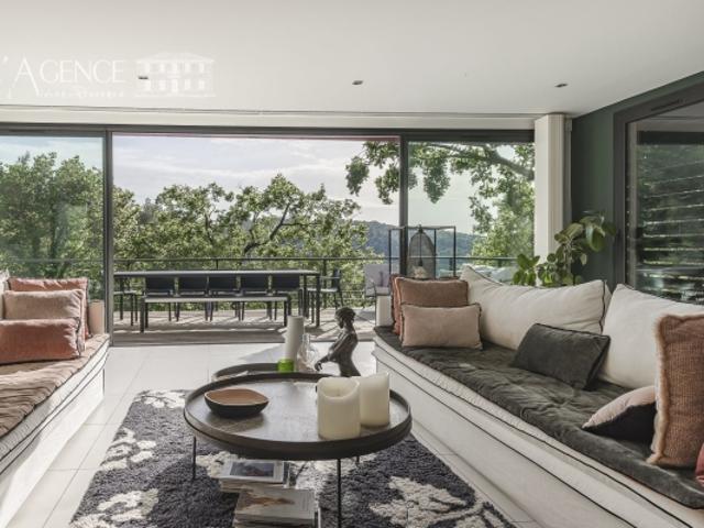 Maison contemporaine de 215 m² à proximité immédiate d'Aix e