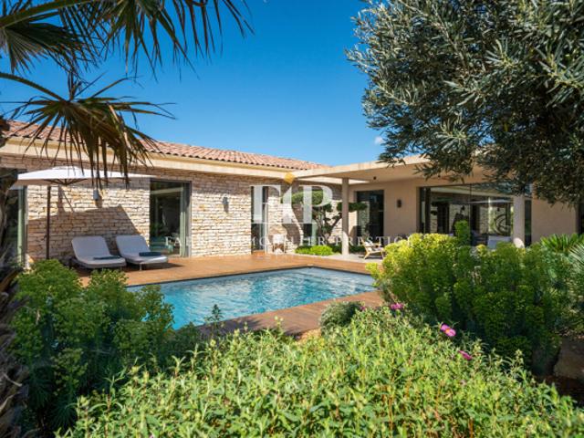 Maison contemporaine de 230m2 environ récente à 10min du centre d' Aix en Provence sud/ouest