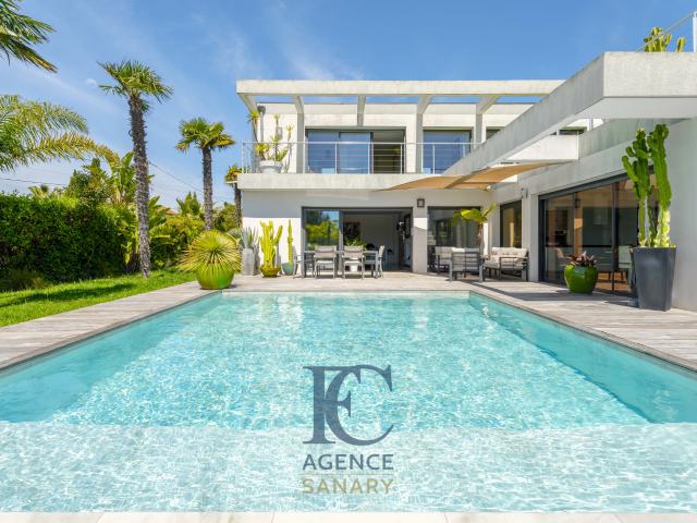 Maison contemporaine de 250 m2 avec piscine garage et terrasse