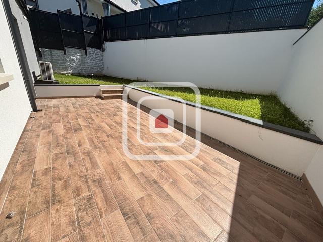 MAISON CONTEMPORAINE DE TYPE 5 INDEPENDANTE DE 133 M2 AVEC GARAGE ET JARDIN