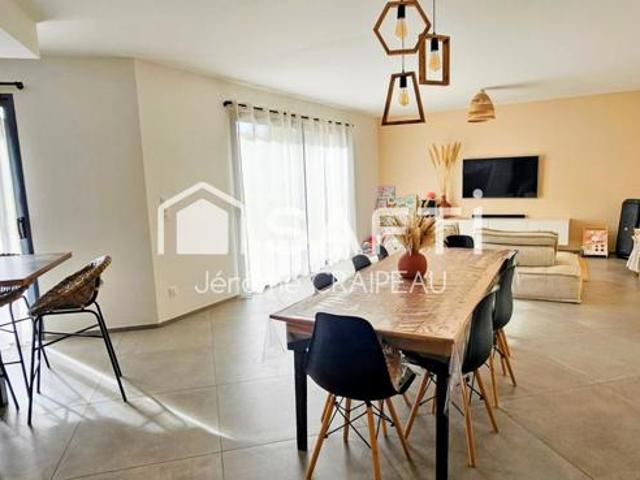 Maison contemporaine de plain pied avec 3 chambres