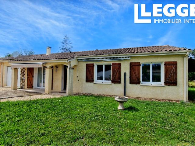Maison contemporaine de plain pied avec double garage et jardin clos à Montpon Ménestérol