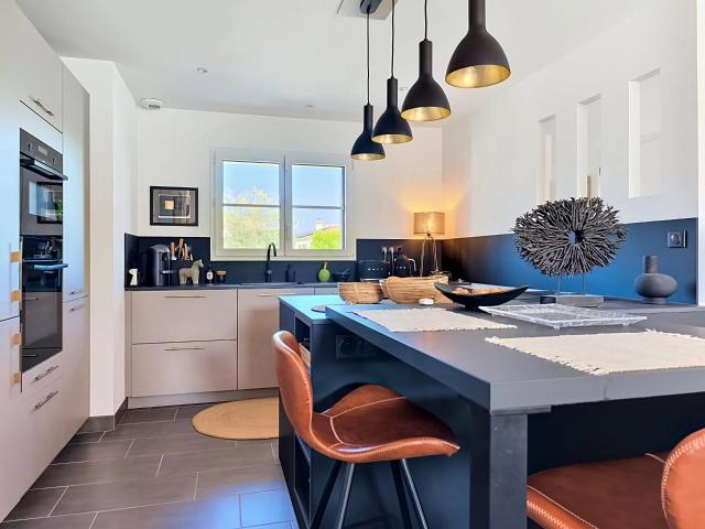 Maison Contemporaine de Plain pied avec Piscine à Talmont Saint Hilaire