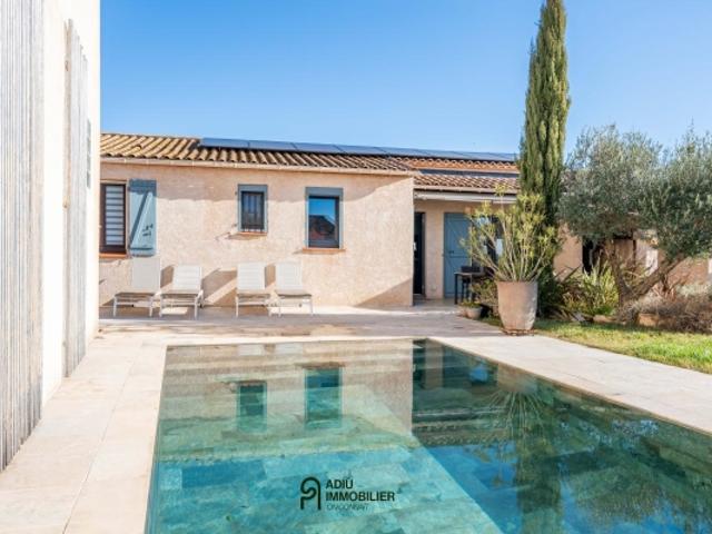 Maison contemporaine de plain pied avec piscine et vue dégagée, au cœur de Saint Maximin
