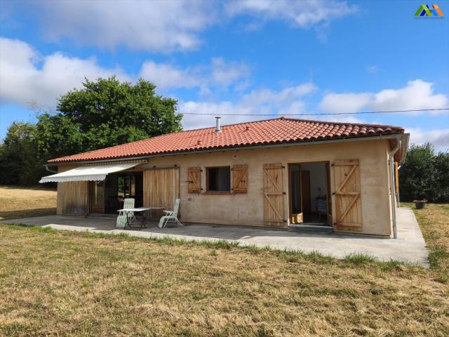 Maison contemporaine de plain pied avec vues sur la campagne. 160m² Castelnau Magnoac