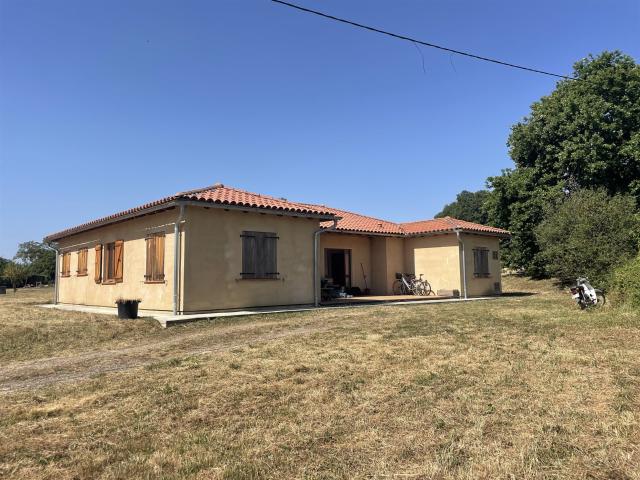 Maison contemporaine de plain pied construite en 2015 tres é. 145m² Boulogne sur Gesse