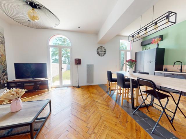 Maison contemporaine de plain pied de 104 m2 sur 700 m2