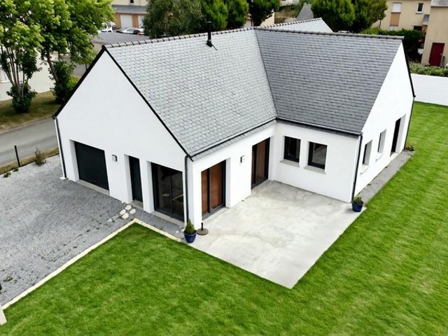 Maison contemporaine de plain pied de 128 m² à Plouhinec, à proximité immédiate du littoral
