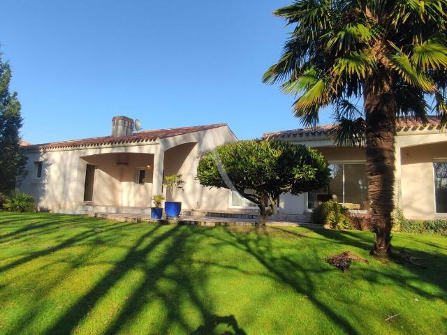 LA ROCHE SUR YON MAISON CONTEMPORAINE DE PLAIN PIED A VENDRE