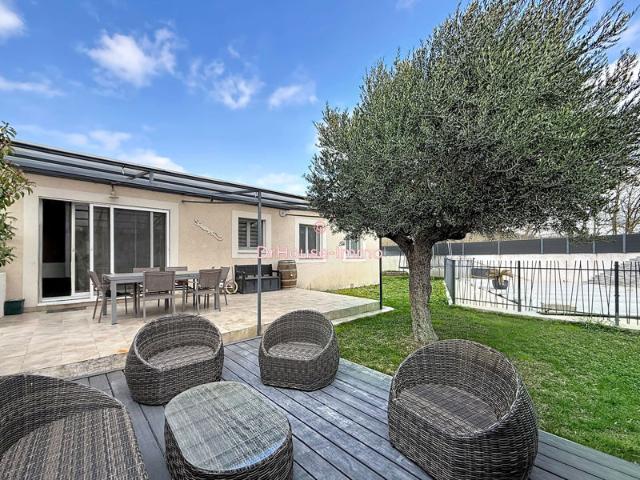 Maison contemporaine de plain pied 100 m² – Piscine – Secteur calme et recherché