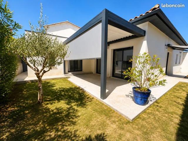 Maison contemporaine de plain pied – 130 m² – Centre village de Saint Gély du Fesc