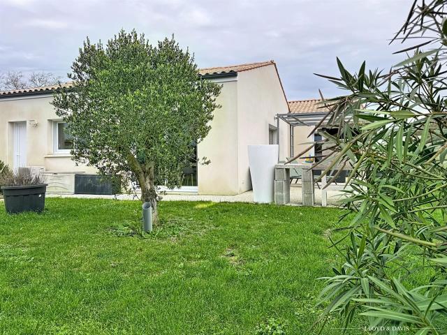 Maison contemporaine de plain pied 3 chambres, garage, jardi. 104m² Médis