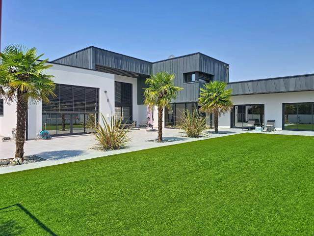 Maison contemporaine de prestige avec piscine intérieure à Cholet