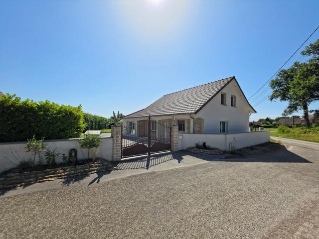 MAISON CONTEMPORAINE DE STANDING AVEC PISCINE – COMMENAILLES JURA