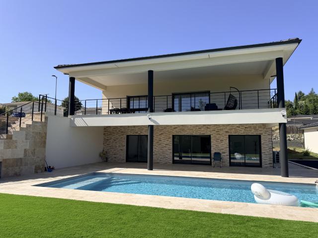 Maison contemporaine 208 m2, piscine et garage de 107 m2