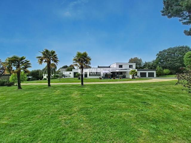 Maison contemporaine d'exception avec parc arboré, vie de plain pied et trois garages