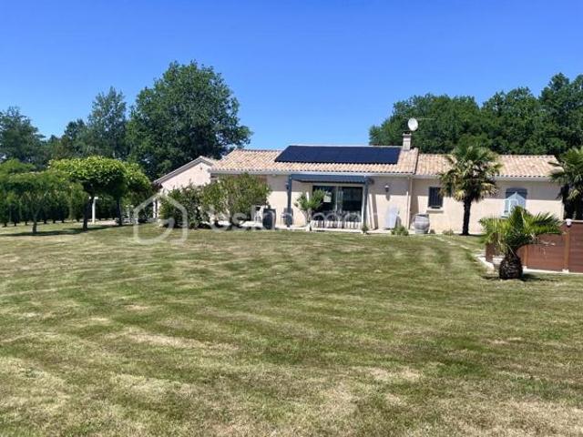 Maison contemporaine économe et soigneusement entretenue