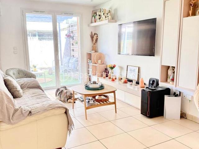 Maison contemporaine Écrin de modernité dans un cadre paisible