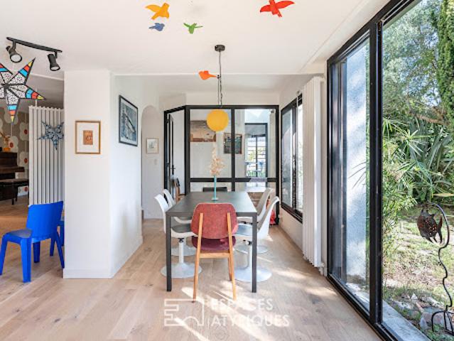 Maison contemporaine en bord de mer avec jardin