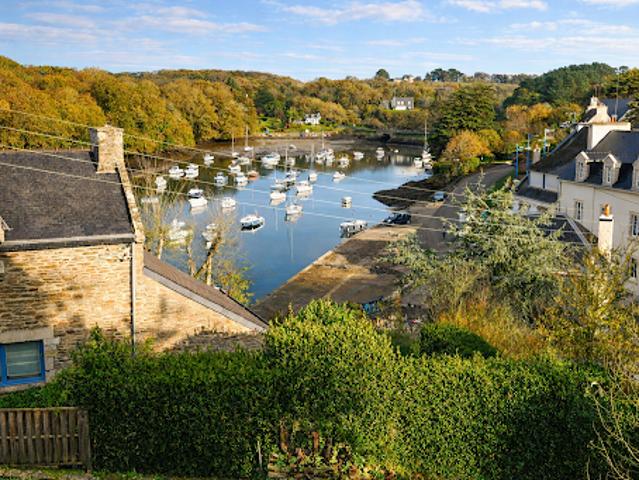 Maison contemporaine en bord de mer avec jardin