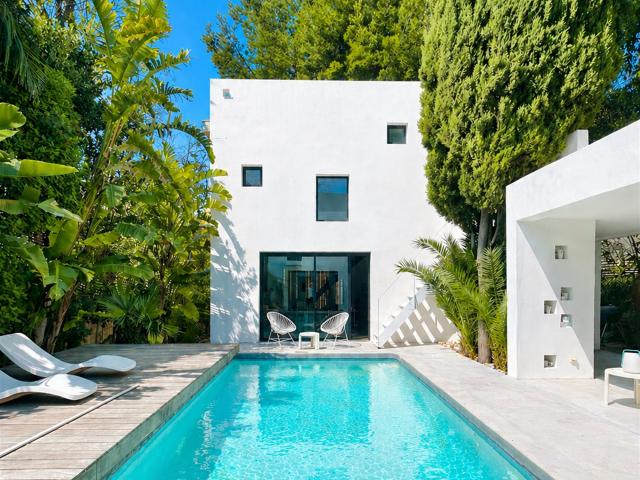 Maison contemporaine et bâtisse rénovée dans un écrin de ver. 265m² La Ciotat