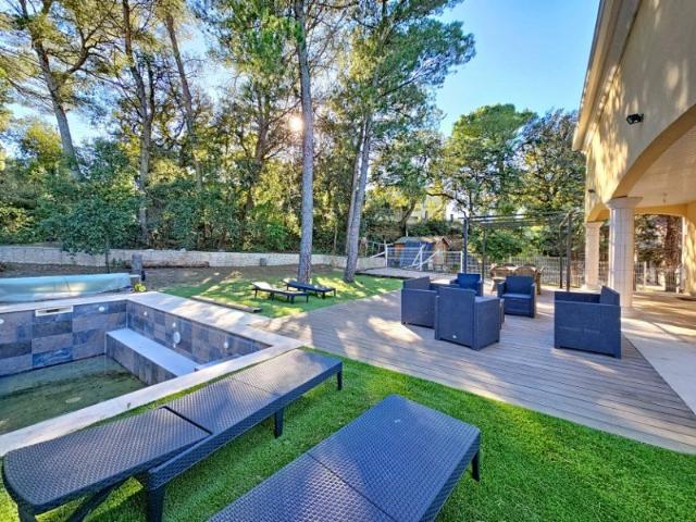 Maison Contemporaine Exceptionnelle avec Garage et Piscine 172m² Narbonne