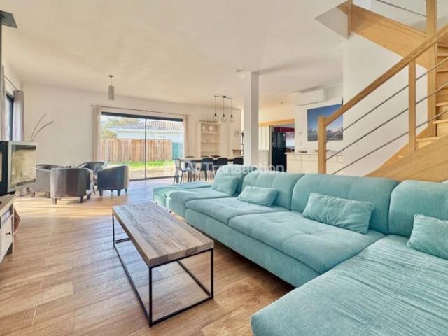 MAISON CONTEMPORAINE FAMILIALE 157m2 + GARAGE + PISCINE