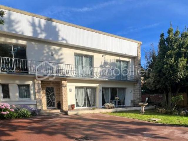 Maison contemporaine haut de gamme avec terrain constructible d'environ 1100 m²