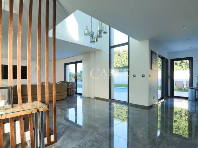Maison contemporaine lumineuse – 162 m² – Genas, secteur Azieu