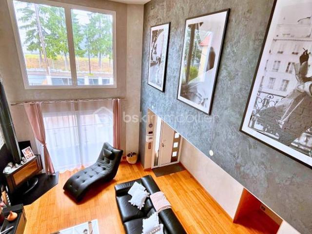 Maison contemporaine lumineuse avec volumes généreux et prestations de qualité Quartier calme !