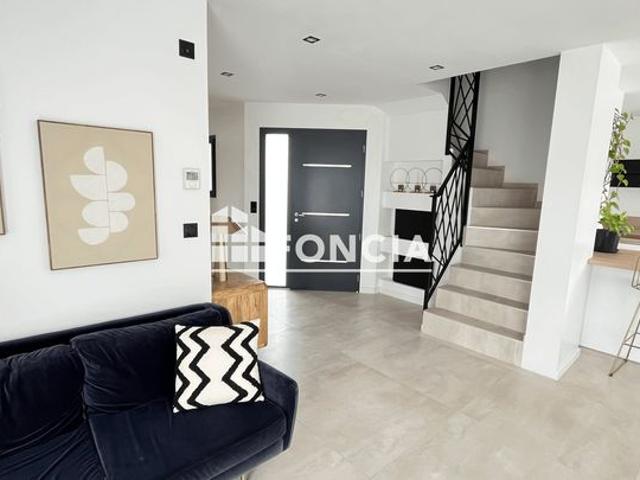 Maison contemporaine lumineuse de 2022 avec de beaux volumes dans la metropole du mans