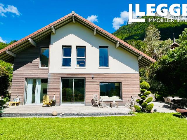 Maison contemporaine lumineuse de 4 chambres au calme avec vues montagnes et lac proche Annecy et Genève