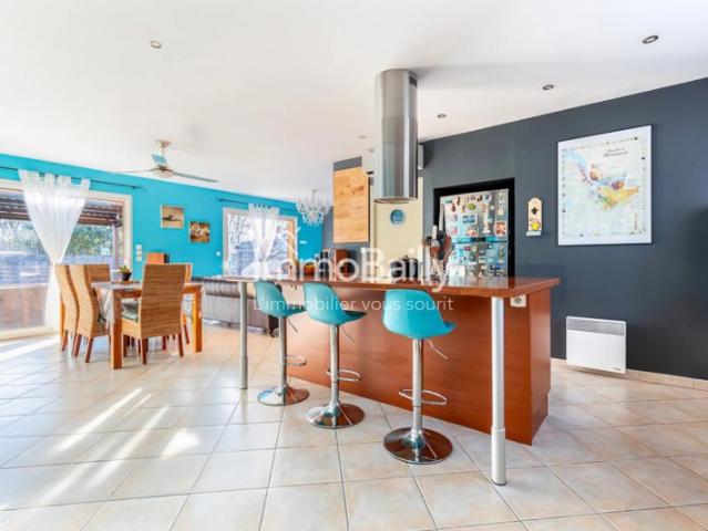 Maison contemporaine MARTILLAC piscine garage terrain 1000 m