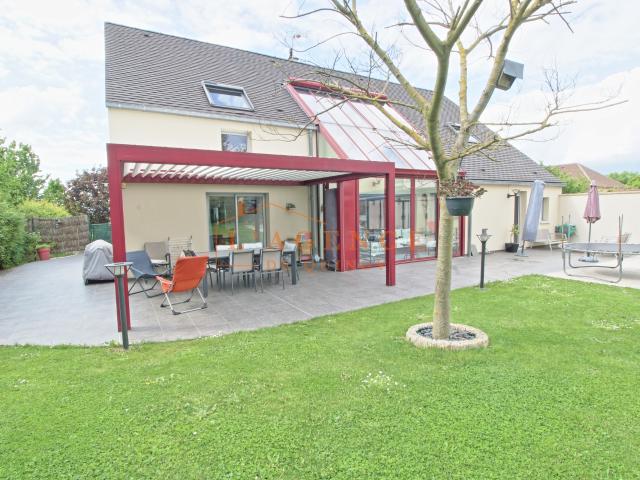Maison contemporaine Mareuil les Meaux 5 chambres piscine
